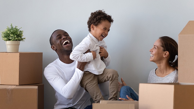 family in their first home
famille dans leur première maison
